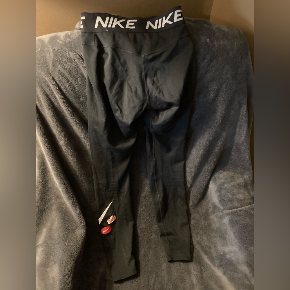 Nike leggings with cute designs on it VERY soft